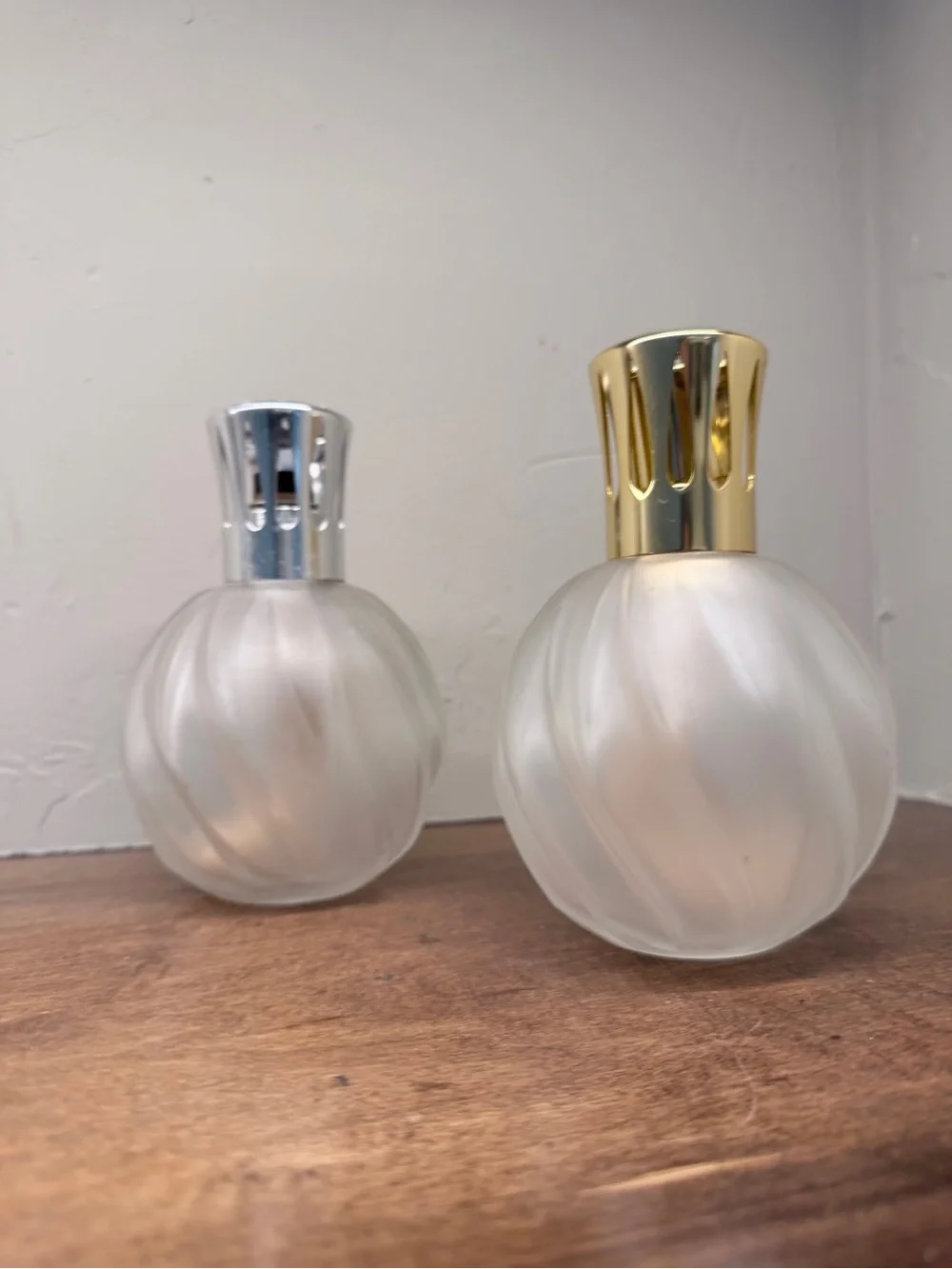 2 Vintage Lampe Berger Fragrance Lamps, Set Frosted Swirl Glass silver gold